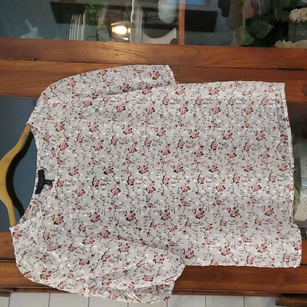 Nordstrom Eclaire pink/green flower print on white background NWT XS top blouse